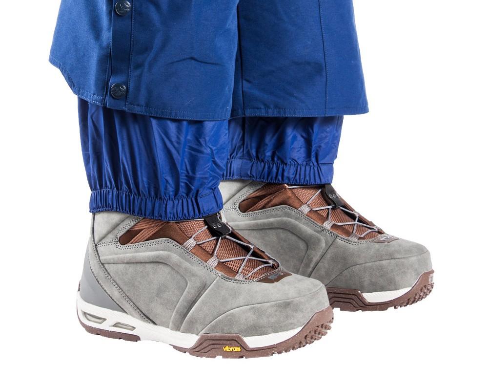 ejemplo de pantalones de esquí con polaina para la nieve