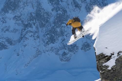 snowboard Borealis con fijaciones snowboard Borealis con fijaciones