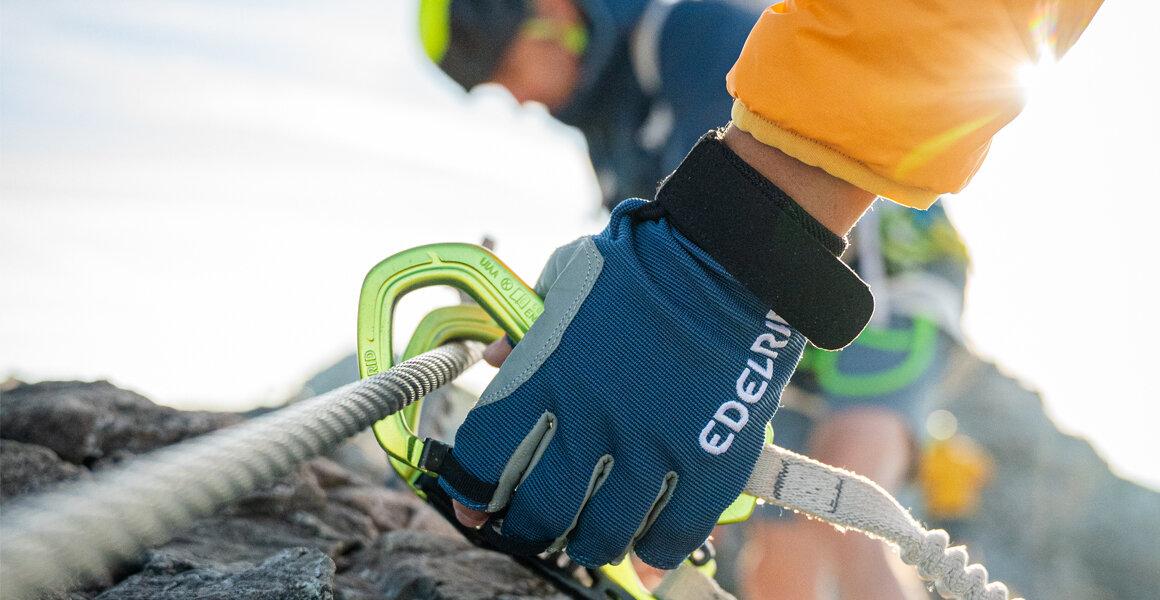 cinta de vía ferrata: vista de un mosquetón