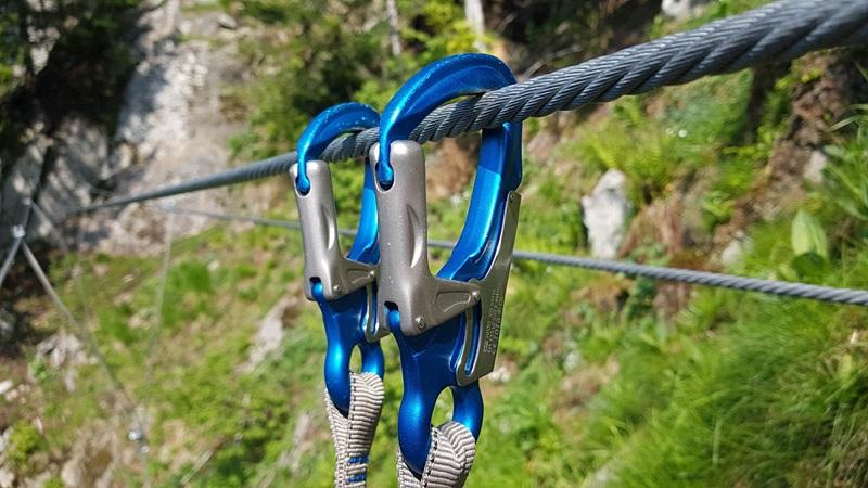 diferencia escalada vía ferrata