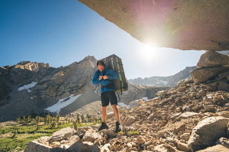 Crash pad ligero y ergonómico con tirantes